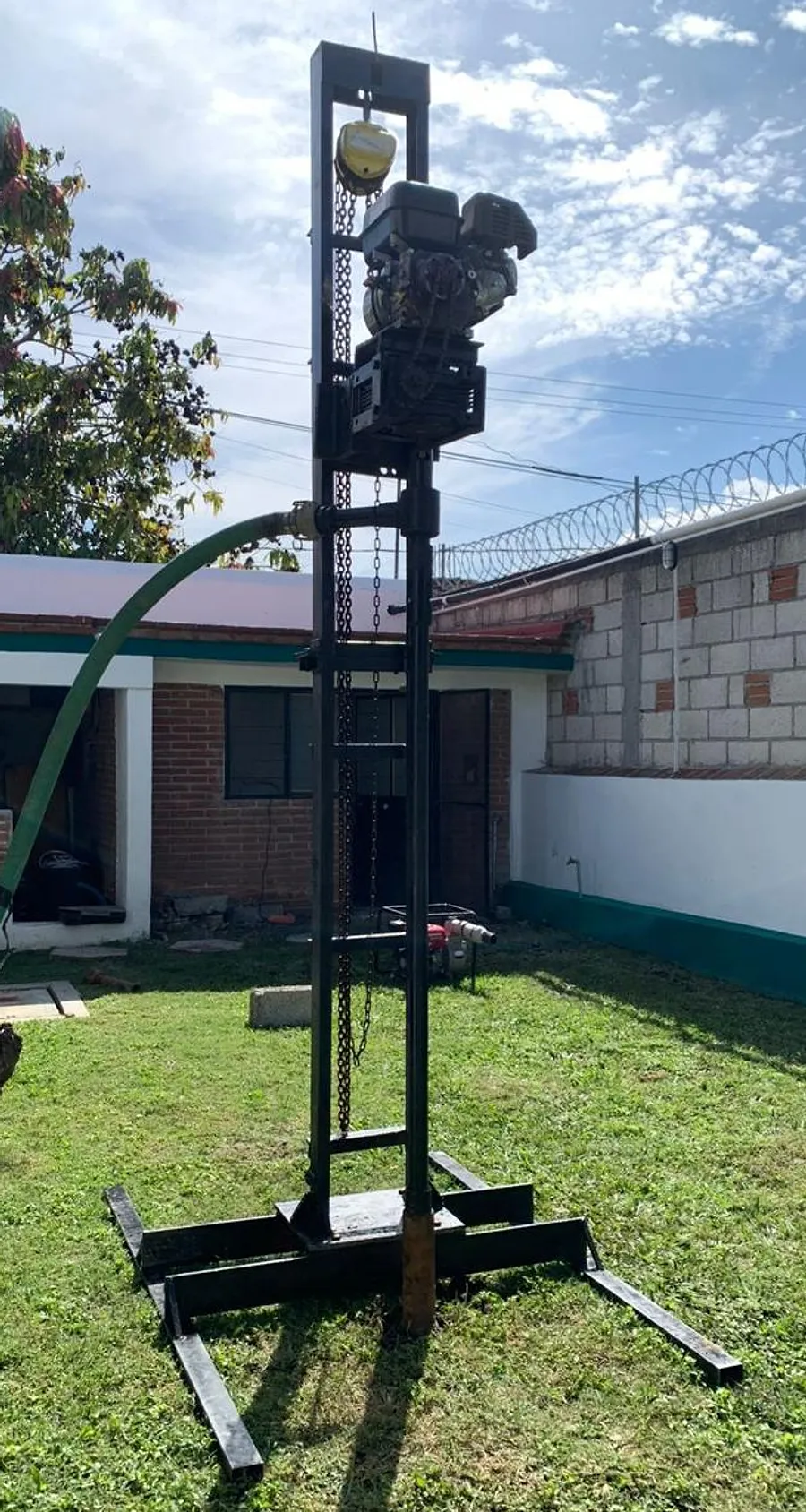 MP-30 armada en un patio